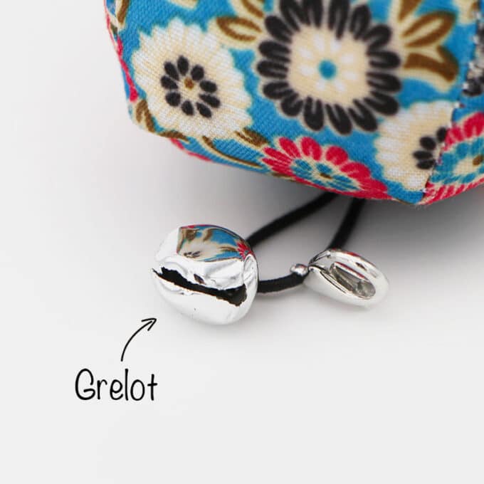 balle-herbe-a-chat-plumes-2 Balle en tissu avec plumes, grelot et herbe à chat