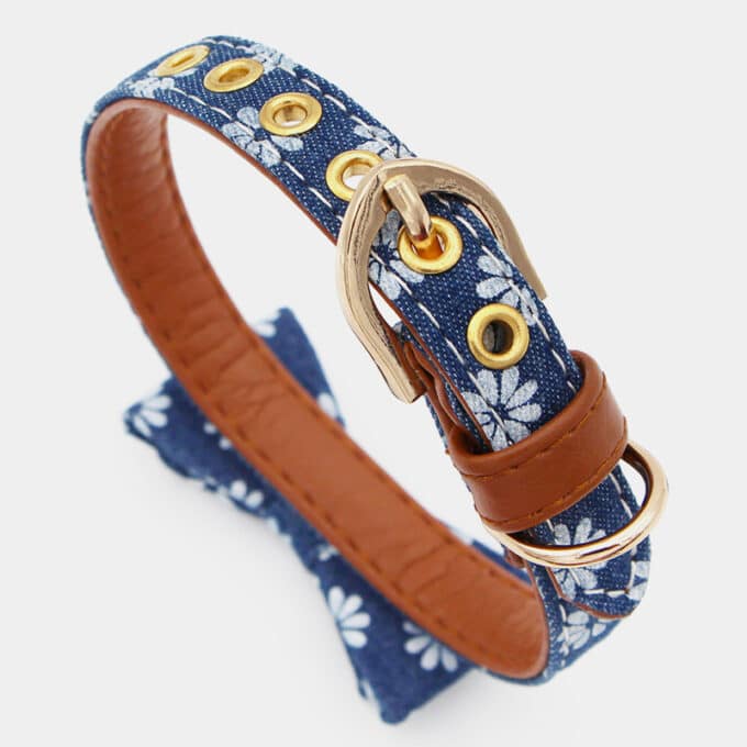 collier noeud papillon bleu à fleurs pour le chien, le chiot ou le chat