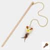 jouet-canne-peche-bois-plume-balle-chat-chaton-5 Jouet canne à pêche en bois avec plumes et balle pour le chat ou le chaton