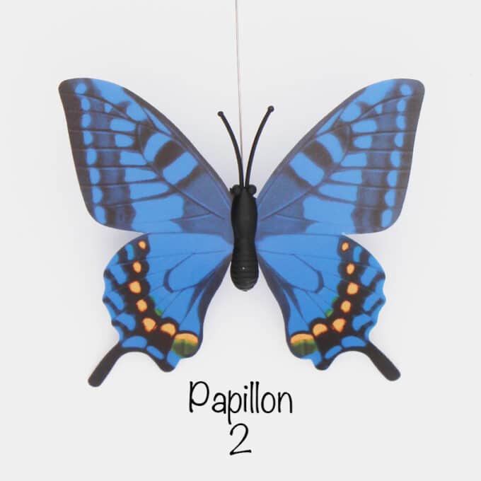 Jouet interactif pour chat papillon volant qui tourne autour d'une fleur