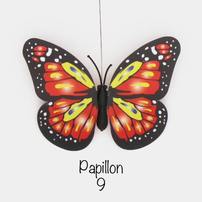 Jouet interactif pour chat papillon volant qui tourne autour d'une fleur