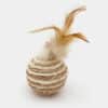 jouet-plume-balle-corde-cisale-chat-chaton-1 jouet balle en corde sisal et plumes pour le chat ou le chaton
