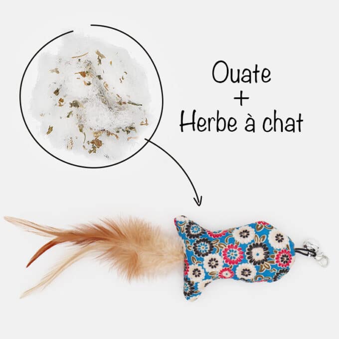 poisson-tissu-herbe-a-chat-plumes-2 Poisson en tissu avec plumes, grelot et herbe à chat