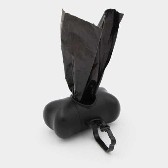 distributeur de sac à crotte ou caca ou déjection pou les promenades du chien