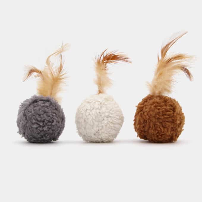 Balle sonore avec plumes pour le chat