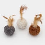 Balle pompon pour chat avec plumes