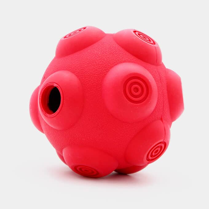 balle-anti-glouton-chien-distributrice-croquettes-2 Balle anti-glouton pour chien distributrice de croquettes