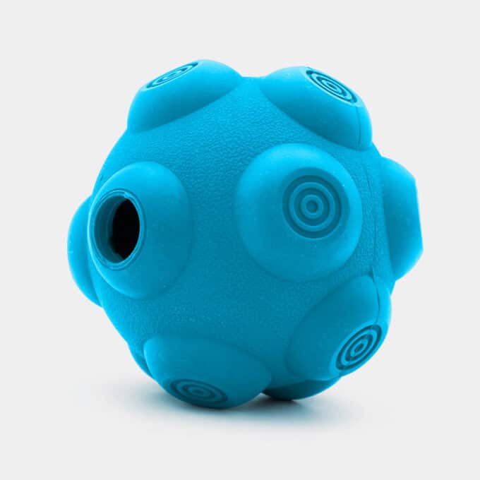 balle-anti-glouton-chien-distributrice-croquettes-5 Balle anti-glouton pour chien distributrice de croquettes