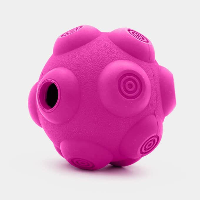 balle-anti-glouton-chien-distributrice-croquettes-7 Balle anti-glouton pour chien distributrice de croquettes