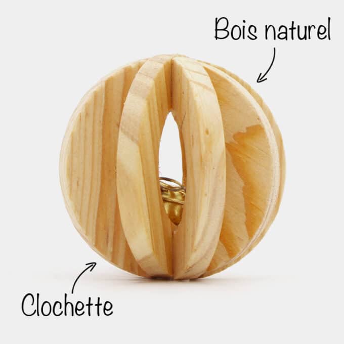 jouet-balle-bois-grelot-chat-chaton-2 Balle en bois avec clochette ou grelot pour chat