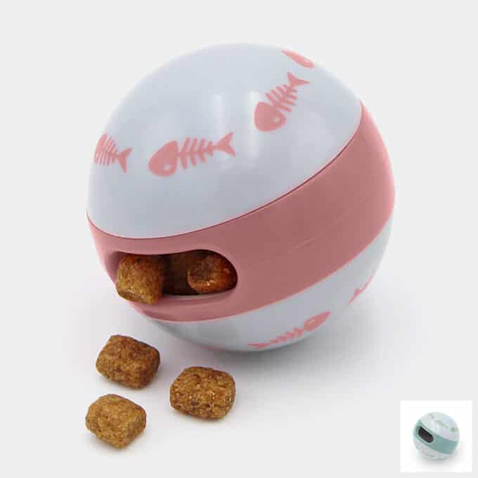Balle à friandises ou distributrice de croquettes pour chat