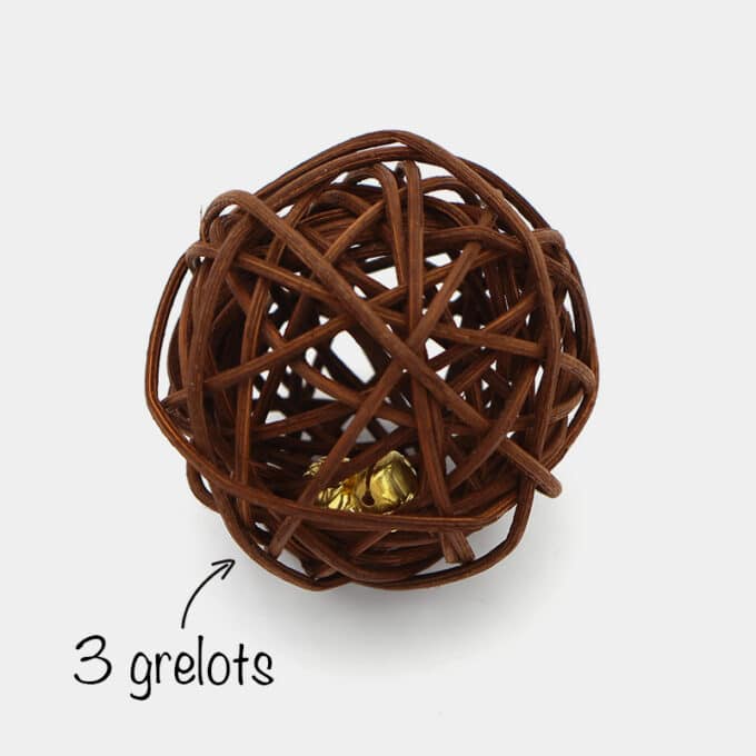 Balle avec grelot pour chat en rotin
