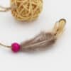 Balle en rotin avec plumes et ficelle pour chat