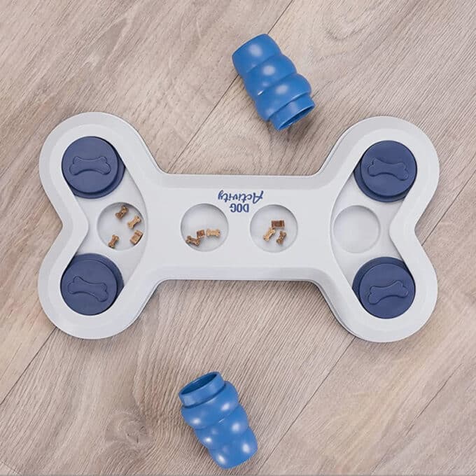 jouet-alimentaire-jeu-strategie-dog-activity-trixie-chien-3 jouet alimentaire interactif de stratégie et d'intelligence Dog Activity Trixie Flip Bone pour le chien