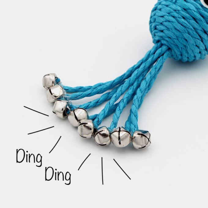 Balle pour chat avec grelots