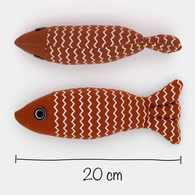 poisson-chat-coussin-jouet-herbe-cataire-catnip-1 Jouet coussin en forme de poisson pour chat avec herbe à chat cataire