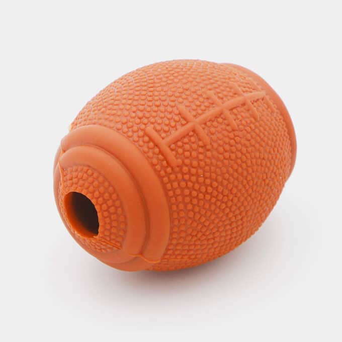 balle-croquette-friandise-solide-rigide-chien-3 Balle indestructible pour chien distributrice de croquettes