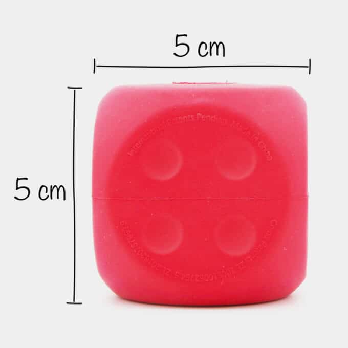 balle-rebondissante-distributrice-croquette-friandise-chat-3 Balle rebondissante pour chat distributrice de croquettes
