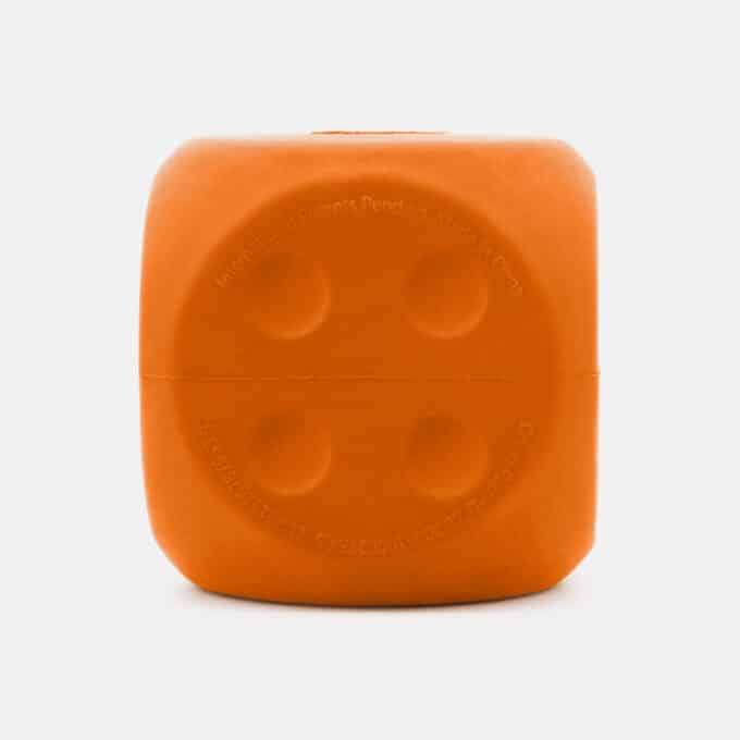 balle-rebondissante-distributrice-croquette-friandise-chat-9 Balle rebondissante pour chat distributrice de croquettes