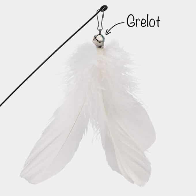 jouet-plumeau-plumes-chat-2 Jouet teaser avec plumes et grelot à fixer pour chat