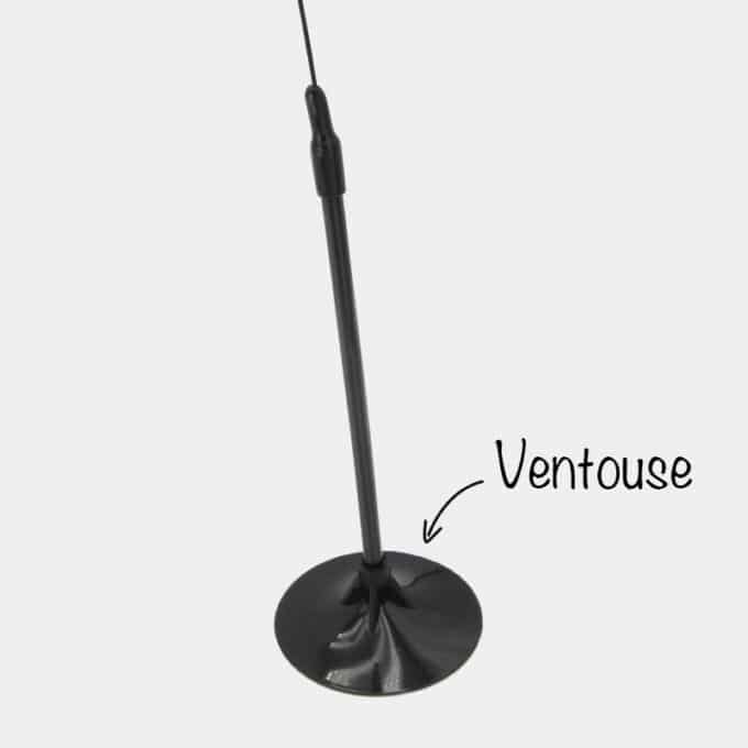 jouet-plumeau-plumes-chat Jouet teaser avec plumes et grelot à fixer pour chat