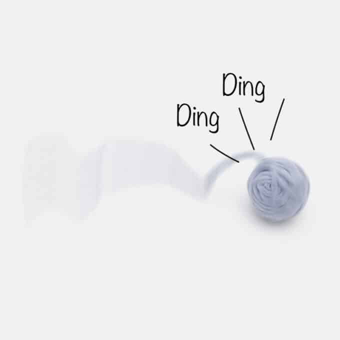 balle-pompon-ficelle-grelot-bruit-chat-3 Balle pompon avec grelot et ficelle pour chat