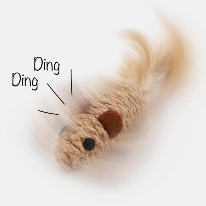 Souirs en corde sisal pour chat avec grelot