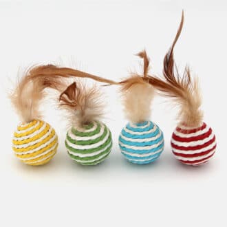 Balle en corde fil de papier avec plumes pour chat