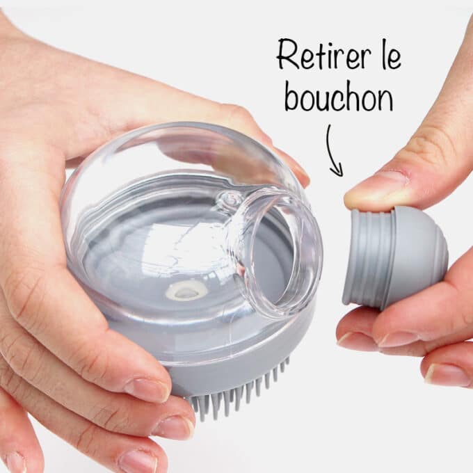 brosse-bain-distributeur-shampoing-savon-chien-1 Brosse distributrice de shampoing pour laver le chien