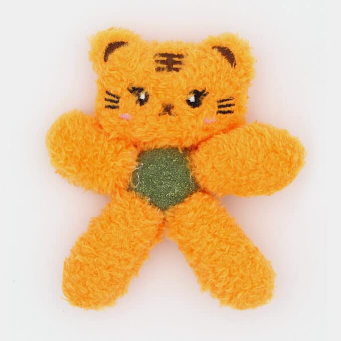 Peluche avec une balle de cataire pour chat