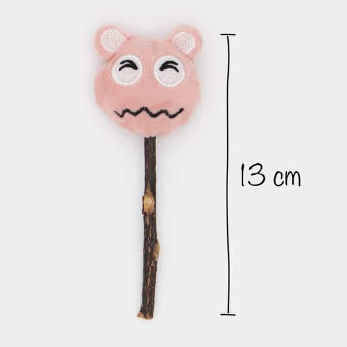 baton-stick-matatabi-cataire-peluche-grelot-herbe-chat-6 Jouet pour chat constitué d'un bâton de matatabi et d'une tête en peluche