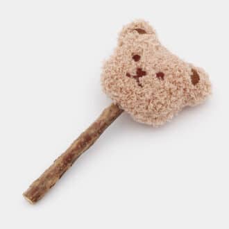 Jouet constitué d'un bâton de matatabi et d'une tête d'ours en peluche