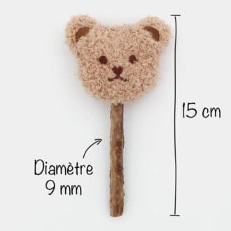 Jouet constitué d'un bâton de matatabi et d'une tête d'ours en peluche