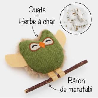 Jouet constitué d'un bâton de matatabi et d'un hibou en peluche