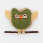 Jouet constitué d'un bâton de matatabi et d'un hibou en peluche