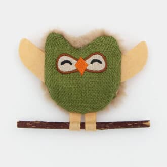 Jouet constitué d'un bâton de matatabi et d'un hibou en peluche