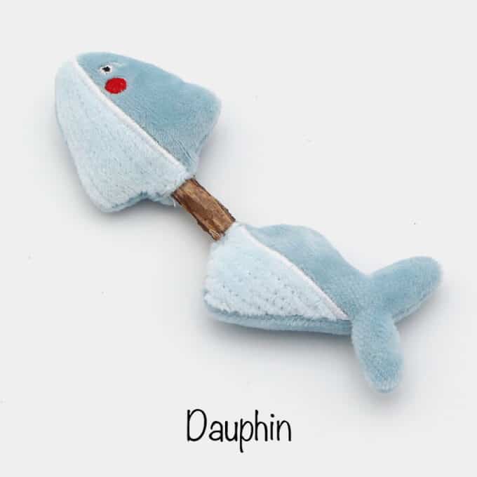 Jouet pour chat constitué d'un bâton de matatabi et d'un corps d'animal en peluche pour chat