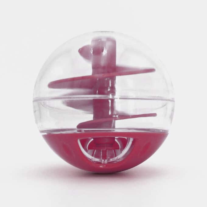 Balle à friandises ou distributrice de croquettes pour chat