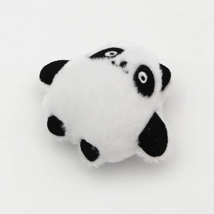 Peluche qui fait un bruit de papier froissé et avec une odeur de cataire herbe à chat