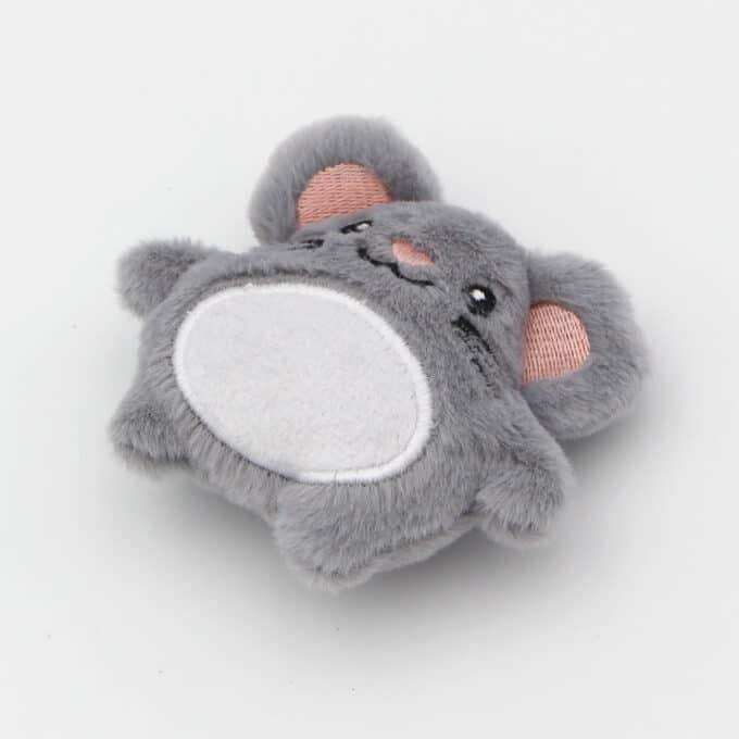 Peluche qui fait un bruit de papier froissé et avec une odeur de cataire herbe à chat