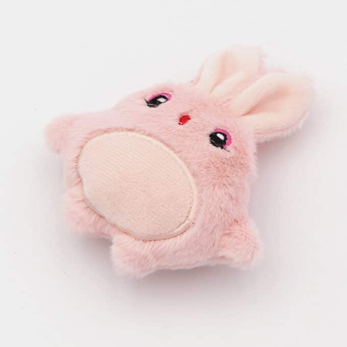 Peluche qui fait un bruit de papier froissé et avec une odeur de cataire herbe à chat