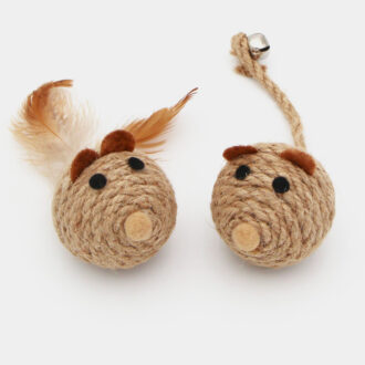 Balles en sisal avec plumes et grelot pour chat